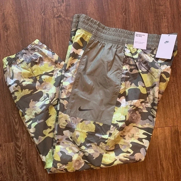NIKE Mid Rise Joggers Pant Camo Print Women’s Large NWT - Picture 6 of 9